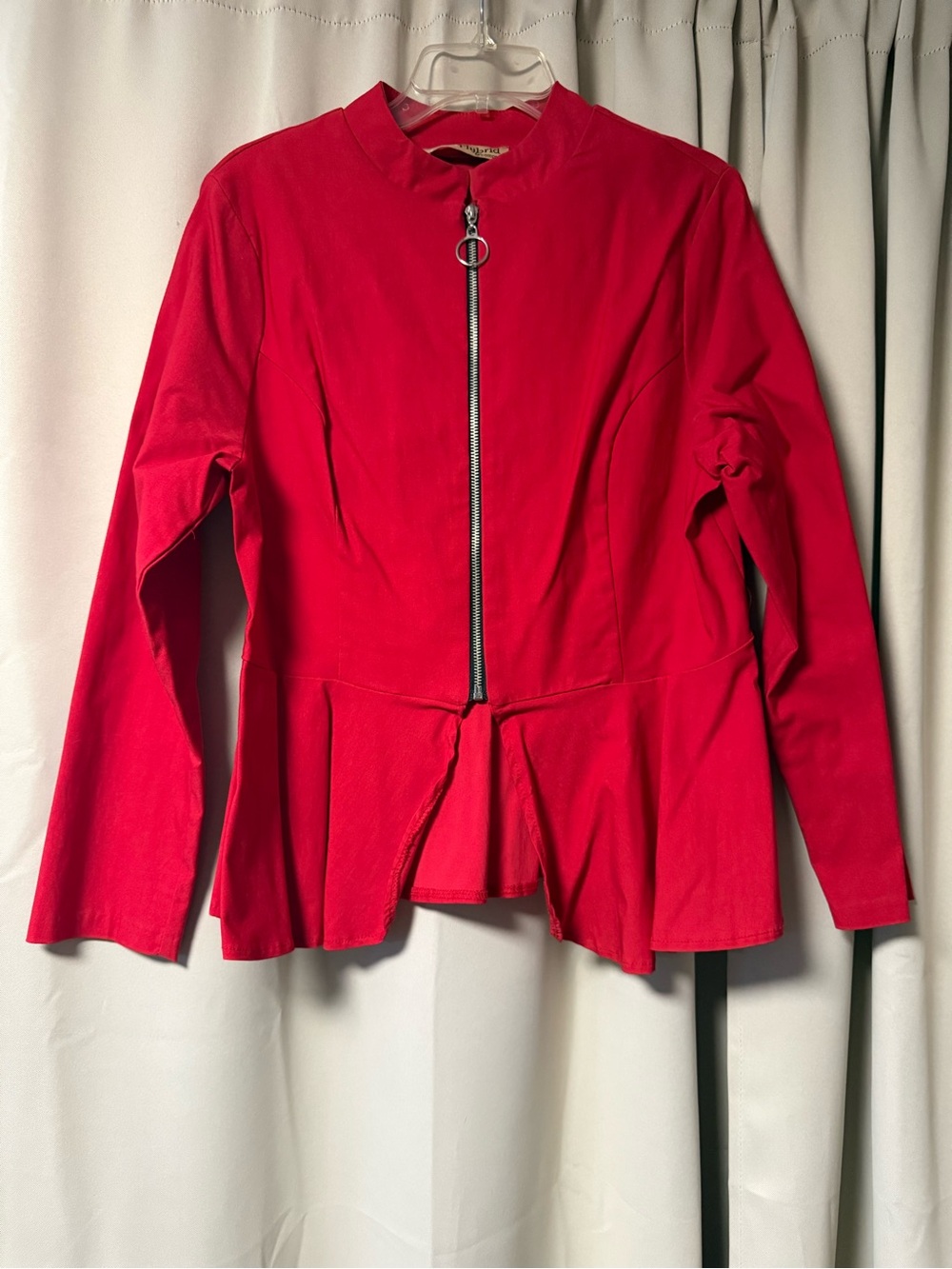 Hybrid & company Red Zip-Front Peplum Blazer